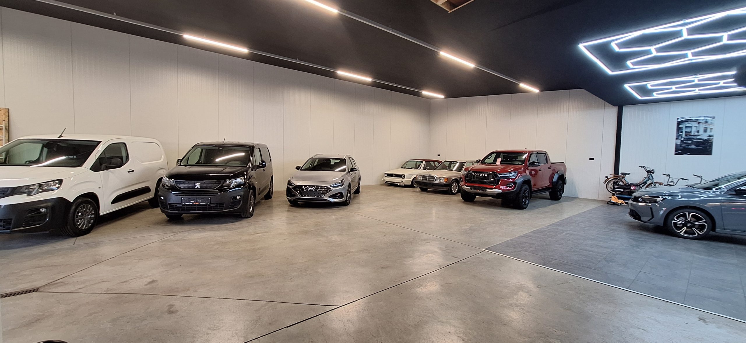 loods nieuwe wagens